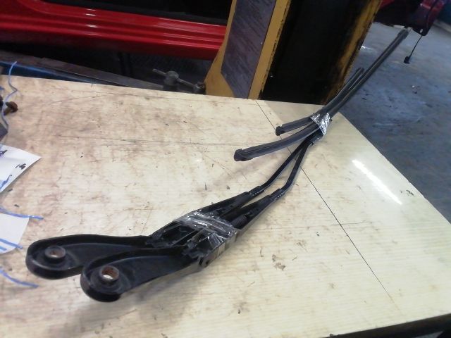 bontott FORD MONDEO IV Első Ablaktörlő Lapát Pár