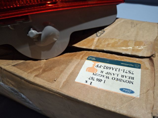 bontott FORD MONDEO IV Jobb Belső Hátsó Lámpa