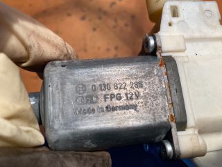 bontott FORD MONDEO IV Jobb első Ablakemelő Motor