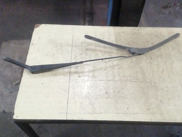 bontott FORD MONDEO IV Jobb első Ablaktörlő Kar