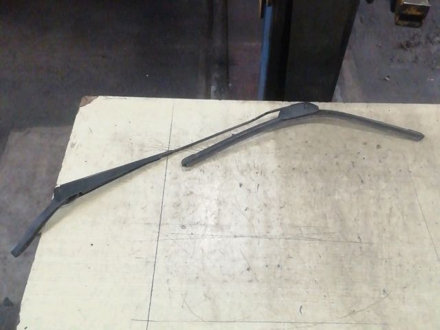 bontott FORD MONDEO IV Jobb első Ablaktörlő Kar