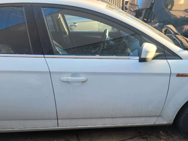 bontott FORD MONDEO IV Jobb első Ajtó (Részeivel)