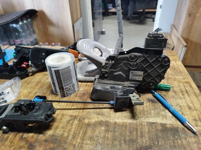 bontott FORD MONDEO IV Jobb első Ajtózár