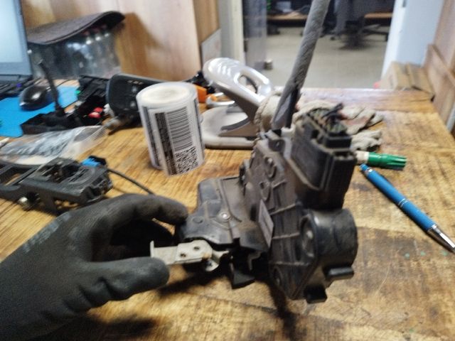 bontott FORD MONDEO IV Jobb első Ajtózár