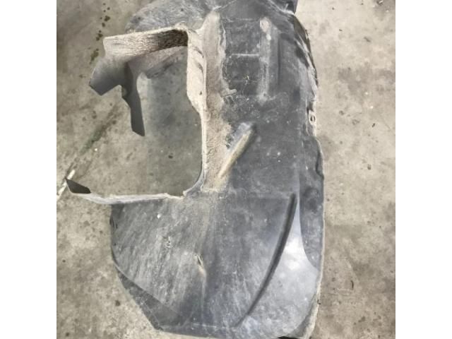 bontott FORD MONDEO IV Jobb első Dobbetét (Kerékjárati, Műanyag)