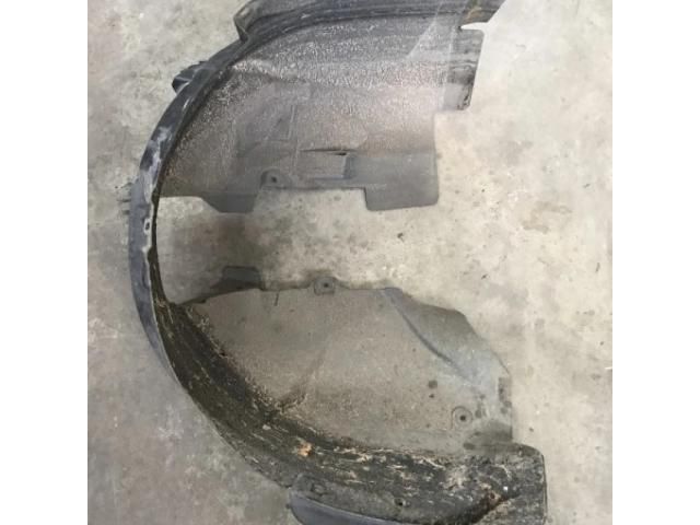 bontott FORD MONDEO IV Jobb első Dobbetét (Kerékjárati, Műanyag)