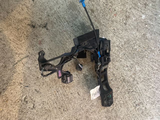 bontott FORD MONDEO IV Jobb első Külső Kilincsfészek