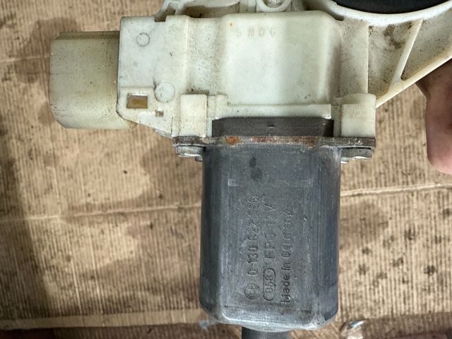 bontott FORD MONDEO IV Jobb hátsó Ablakemelő Motor