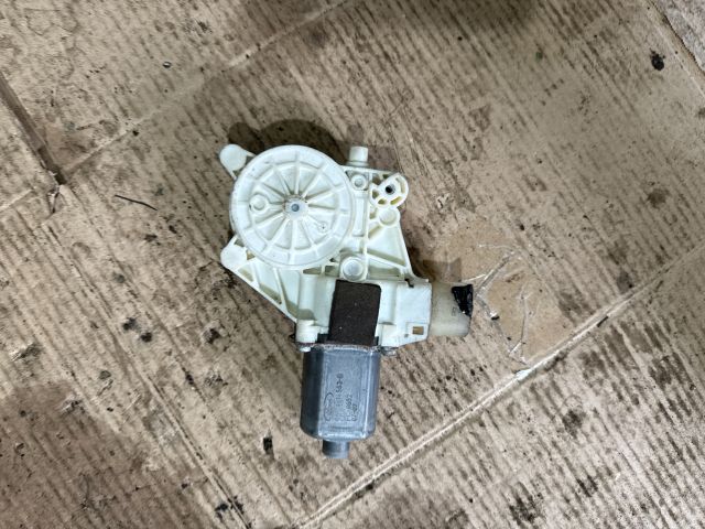 bontott FORD MONDEO IV Jobb hátsó Ablakemelő Motor