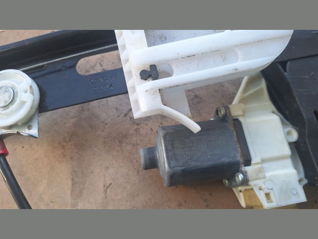 bontott FORD MONDEO IV Jobb hátsó Ablakemelő Szerkezet (Elektromos)