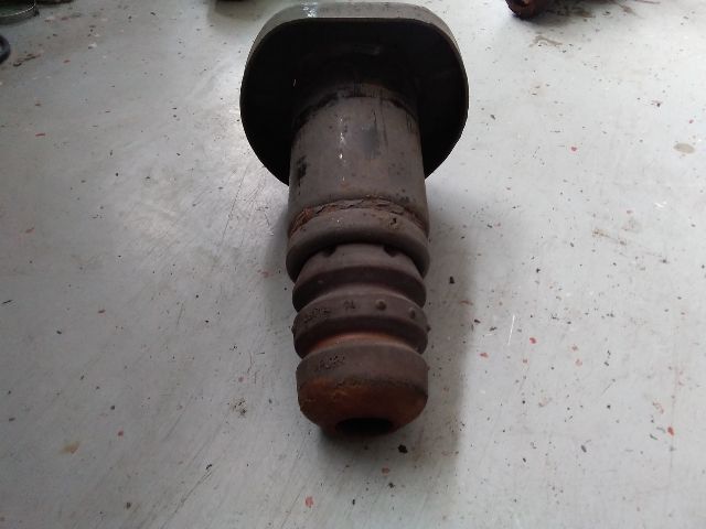 bontott FORD MONDEO IV Jobb hátsó Felső Rugótányér