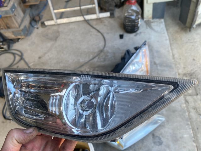 bontott FORD MONDEO IV Jobb Ködfényszóró