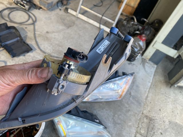 bontott FORD MONDEO IV Jobb Ködfényszóró