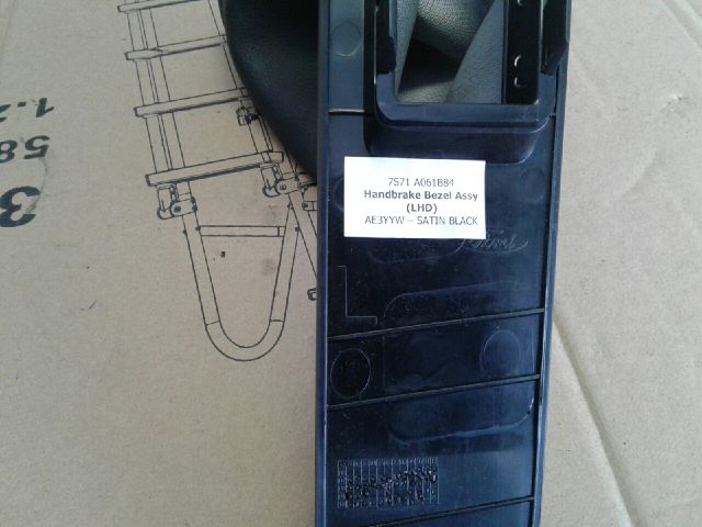 bontott FORD MONDEO IV Kézifék Szoknya