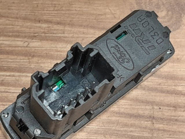 bontott FORD MONDEO IV Kipörgésgátló Kapcsoló