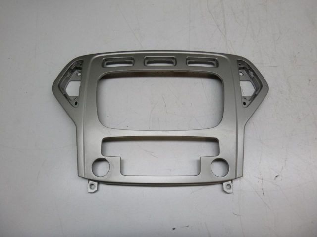 bontott FORD MONDEO IV Rádió / CD Keret