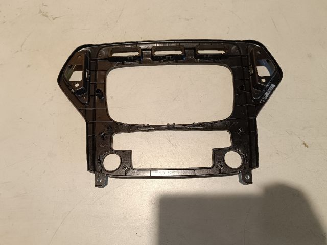 bontott FORD MONDEO IV Rádió / CD Keret