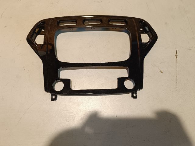 bontott FORD MONDEO IV Rádió / CD Keret
