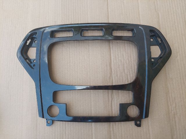 bontott FORD MONDEO IV Rádió / CD Keret