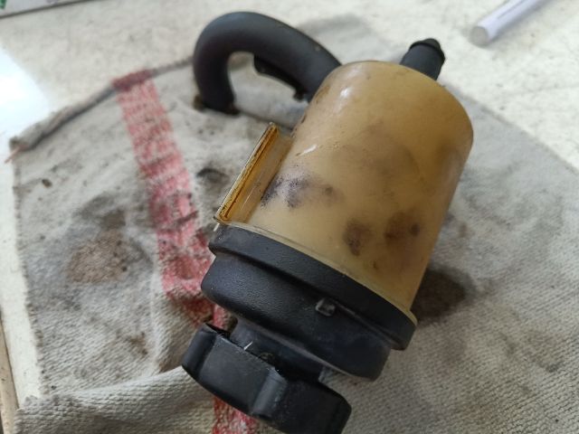 bontott FORD MONDEO IV Szervóolaj Tartály