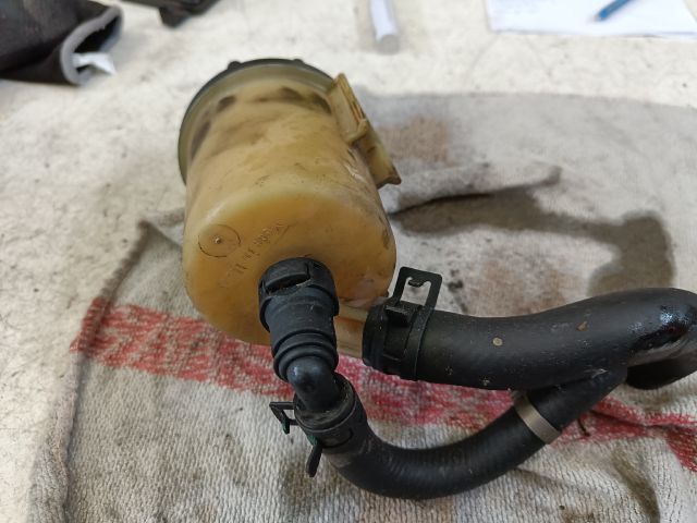 bontott FORD MONDEO IV Szervóolaj Tartály