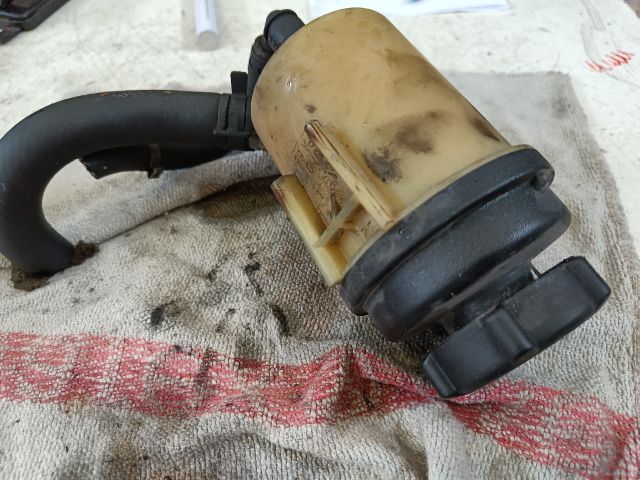 bontott FORD MONDEO IV Szervóolaj Tartály