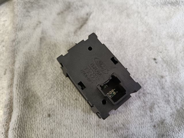 bontott FORD MONDEO IV Ülésfűtés Kapcsoló Pár