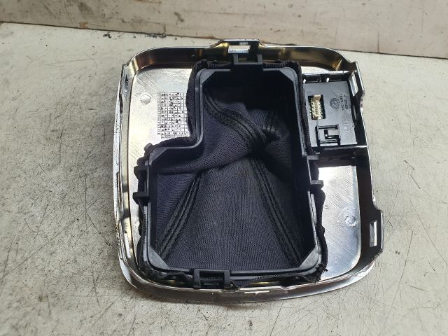 bontott FORD MONDEO IV Váltószoknya Rögzítő Keret