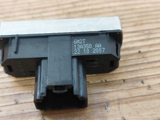 bontott FORD MONDEO IV Vészvillogó Kapcsoló