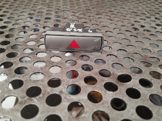 bontott FORD MONDEO IV Vészvillogó Kapcsoló