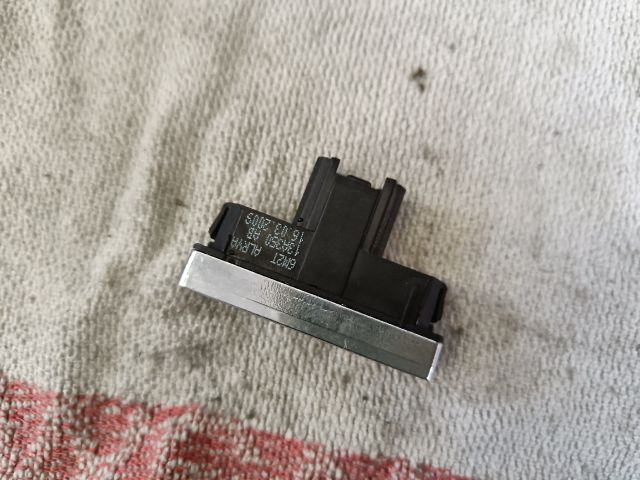 bontott FORD MONDEO IV Vészvillogó Kapcsoló