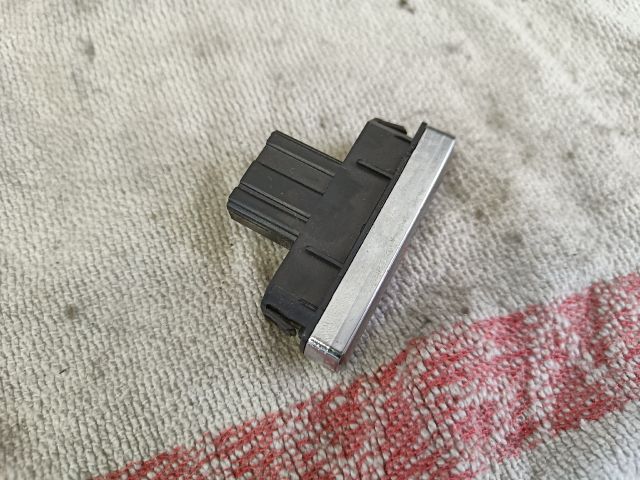 bontott FORD MONDEO IV Vészvillogó Kapcsoló