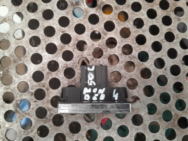 bontott FORD MONDEO IV Vészvillogó Kapcsoló