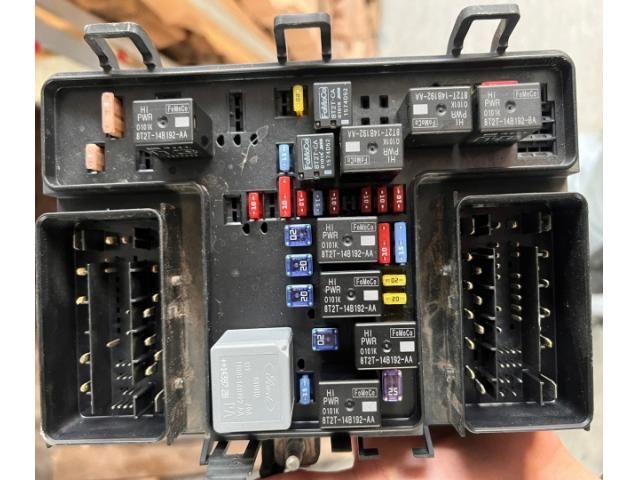 bontott FORD MONDEO V Biztosítéktábla Motortér