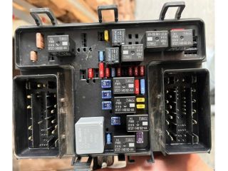 bontott FORD MONDEO V Biztosítéktábla Motortér