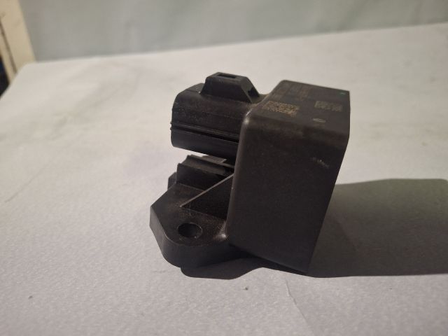 bontott FORD MONDEO V Üzemanyag Szivattyú Relé