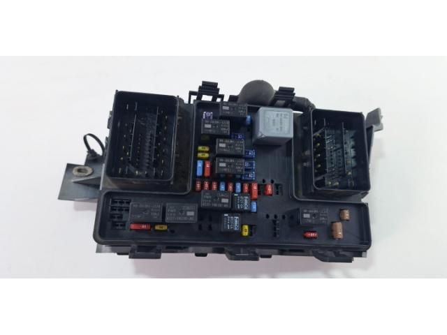 bontott FORD MONDEO V Biztosítéktábla Utastér