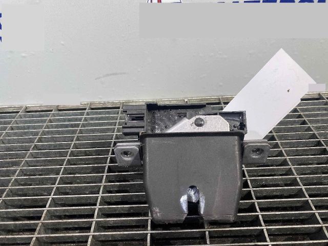 bontott FORD MONDEO V Csomagtérajtó Ütköző