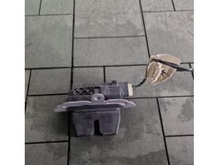 bontott FORD MONDEO V Csomagtérajtó Zárszerkezet