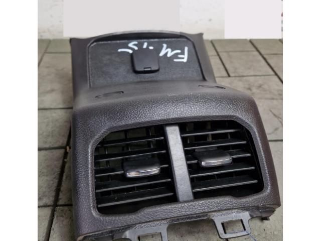 bontott FORD MONDEO V Hátsó középső Szellőző