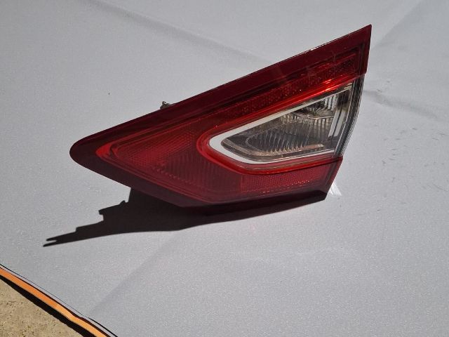 bontott FORD MONDEO V Jobb Belső Hátsó Lámpa