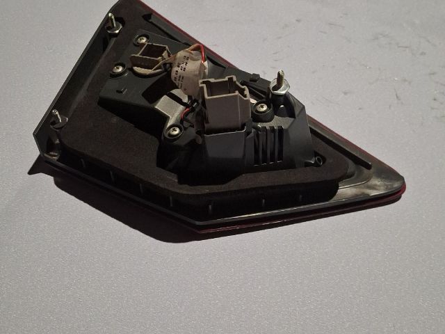 bontott FORD MONDEO V Jobb Belső Hátsó Lámpa