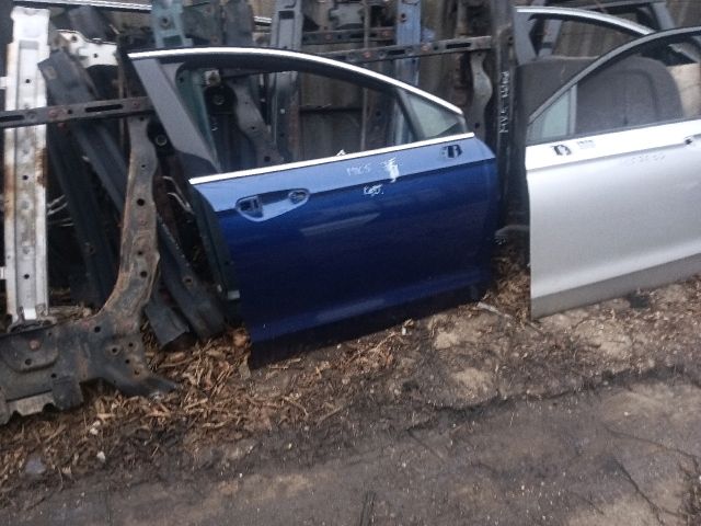 bontott FORD MONDEO V Jobb első Ajtó (Üres lemez)