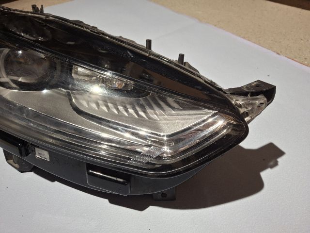 bontott FORD MONDEO V Jobb Fényszóró