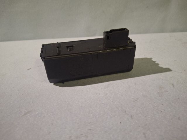 bontott FORD MONDEO V Kulcs Nélküli Nyitás Jeladó