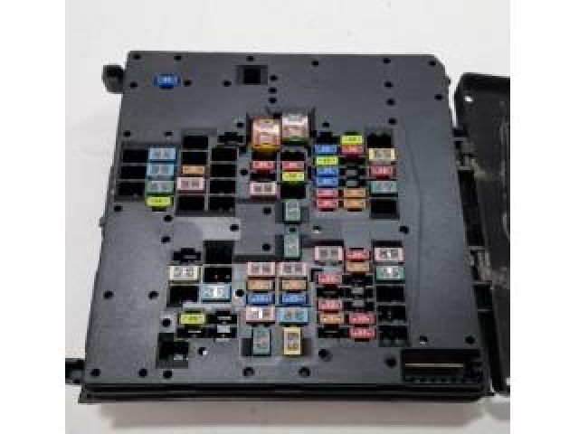 bontott FORD PUMA Biztosítéktábla Motortér