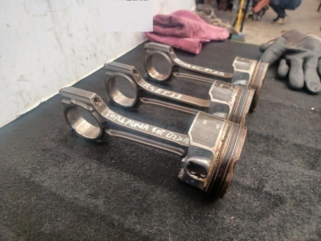 bontott FORD PUMA Dugattyú