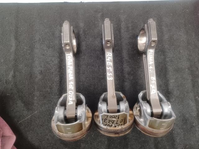 bontott FORD PUMA Dugattyú