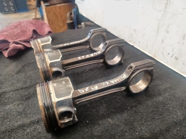 bontott FORD PUMA Dugattyú