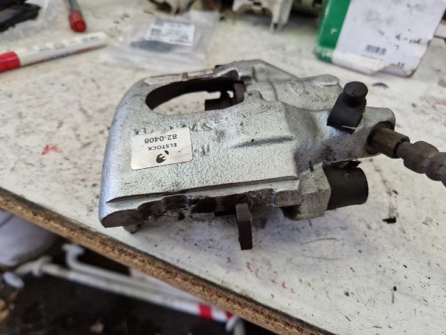 bontott FORD PUMA Bal első Féknyereg Munkahengerrel